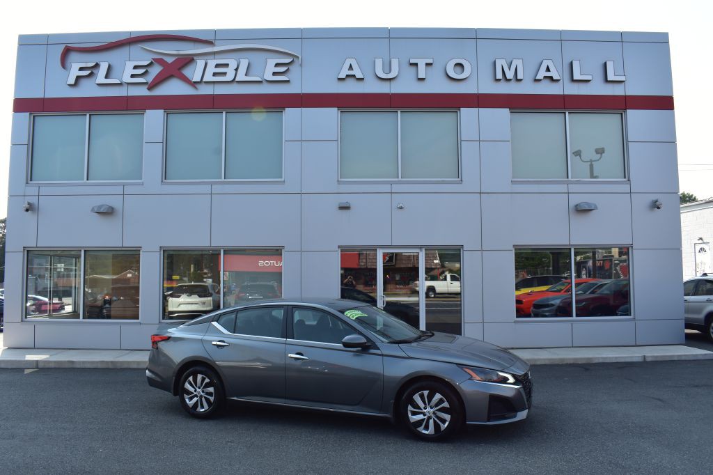 2023 Nissan Altima Image 1