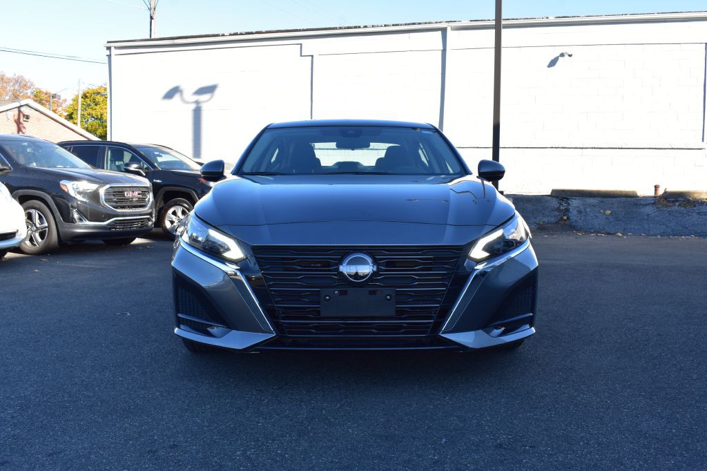 2023 Nissan Altima Image 2