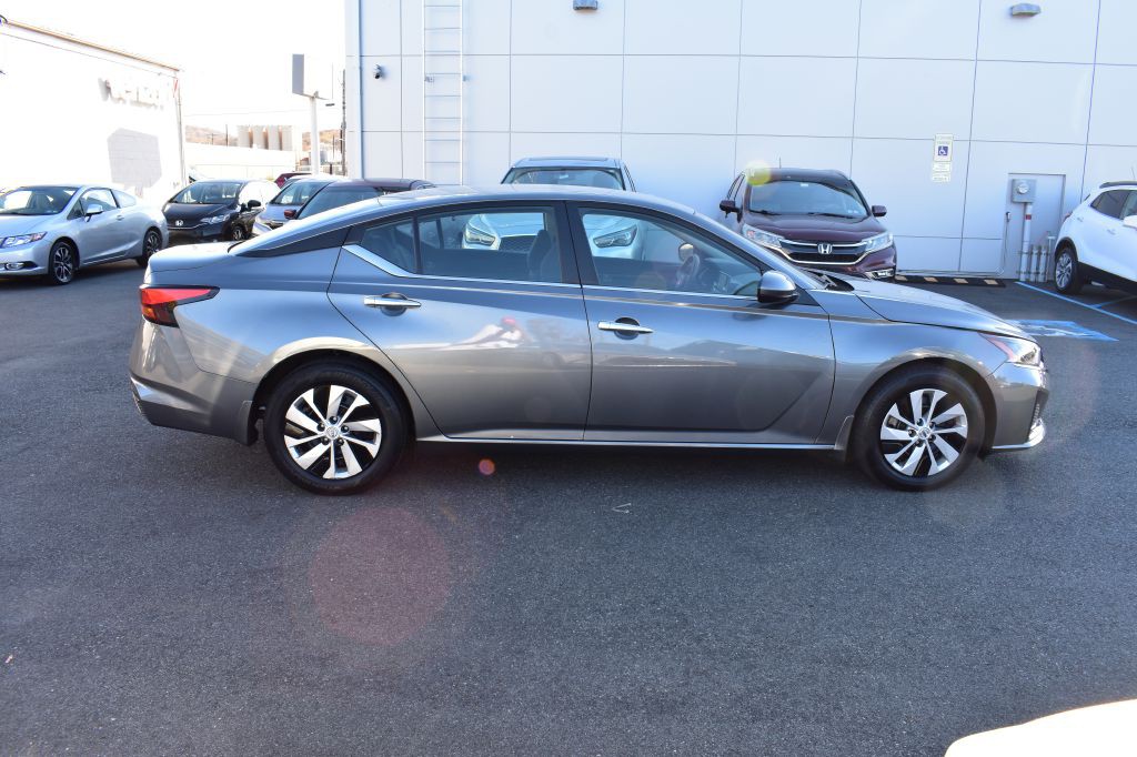 2023 Nissan Altima Image 3