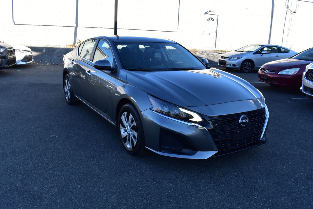 2023 Nissan Altima Image 4