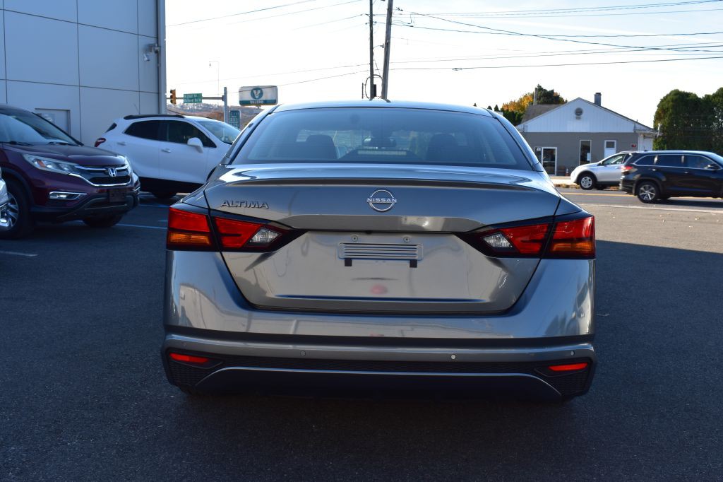2023 Nissan Altima Image 9