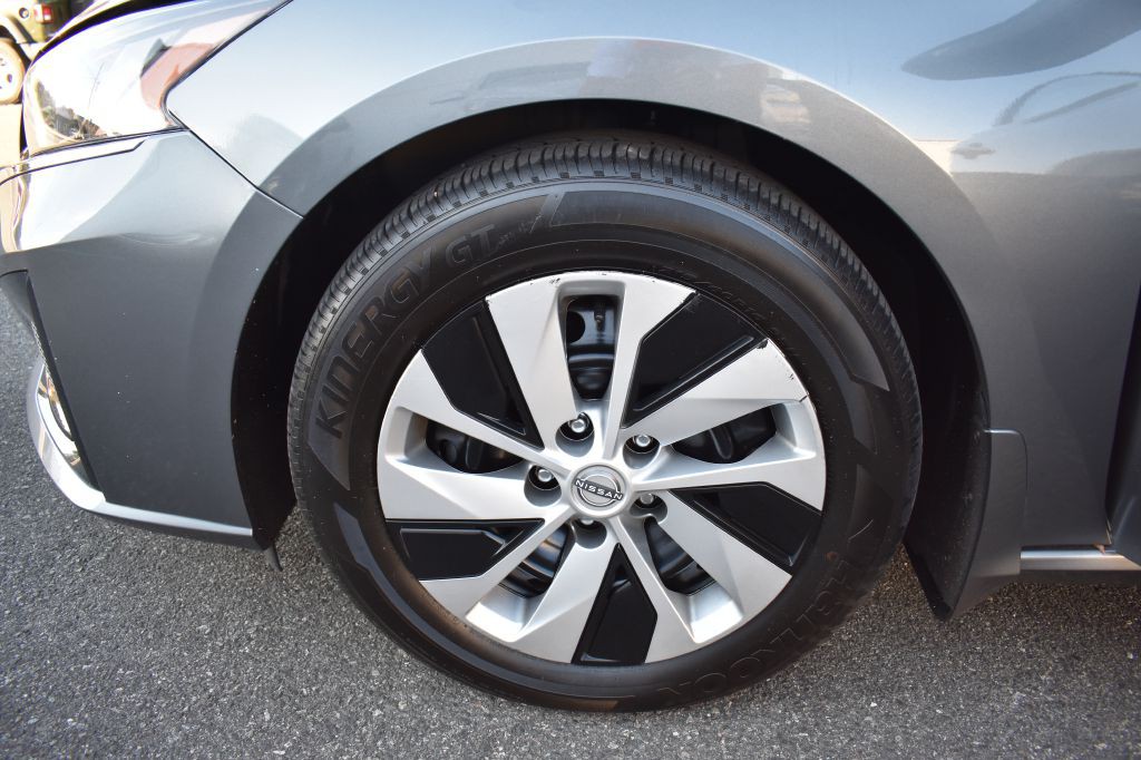 2023 Nissan Altima Image 10