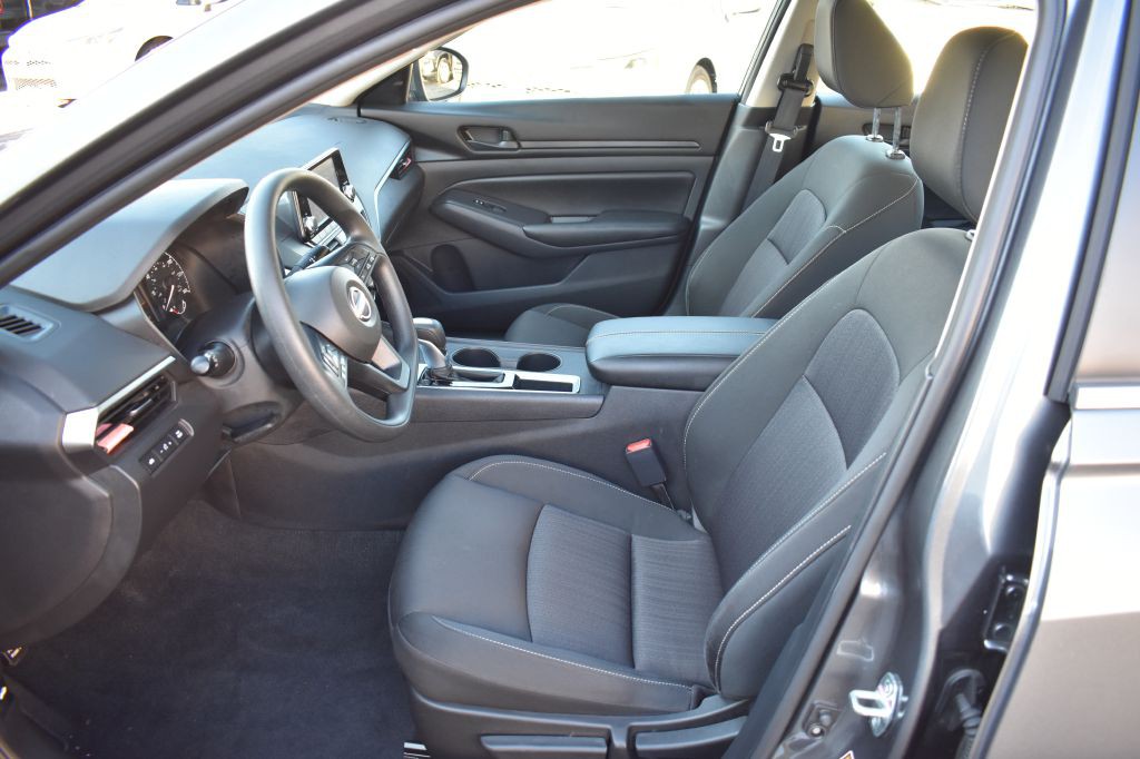 2023 Nissan Altima Image 13