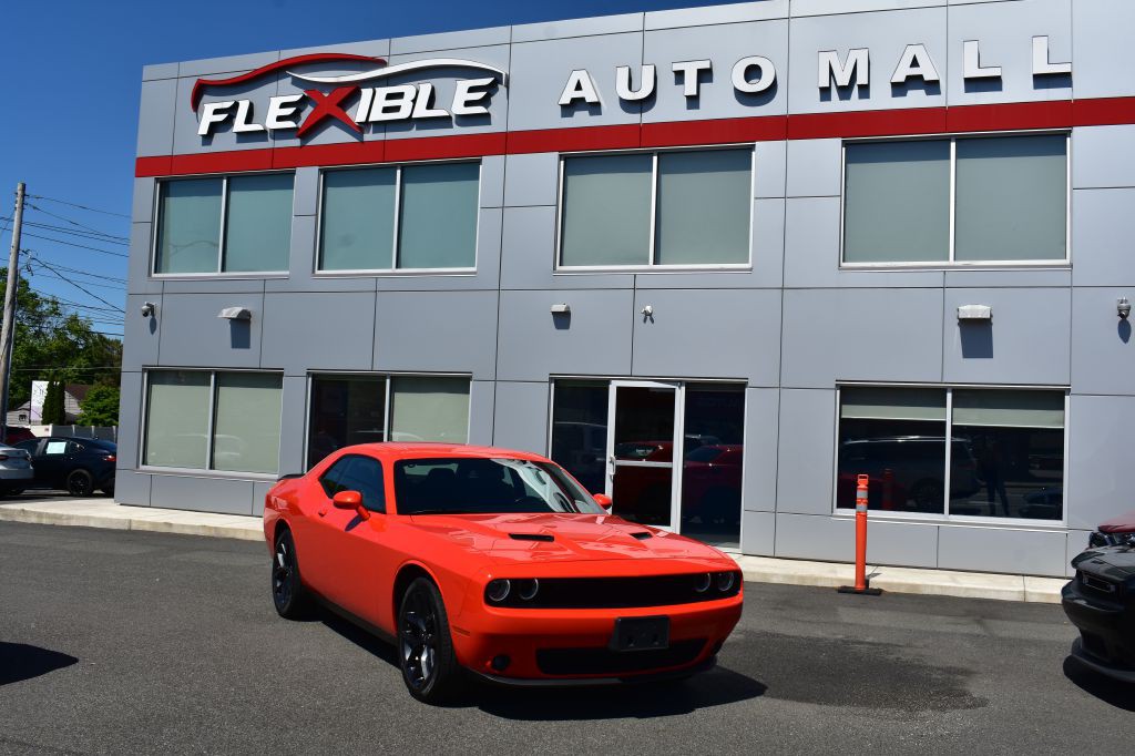 2023 Dodge Challenger Image 1