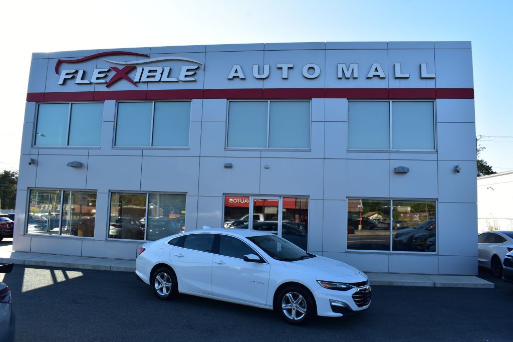 2023 Chevrolet Malibu Image 1