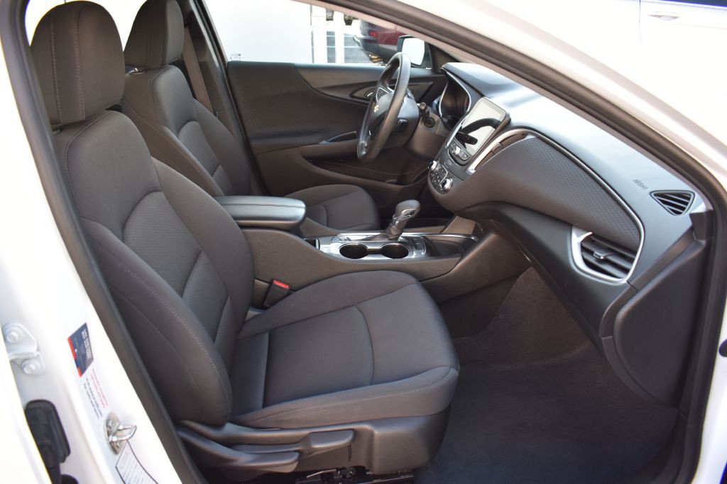 2023 Chevrolet Malibu Image 16