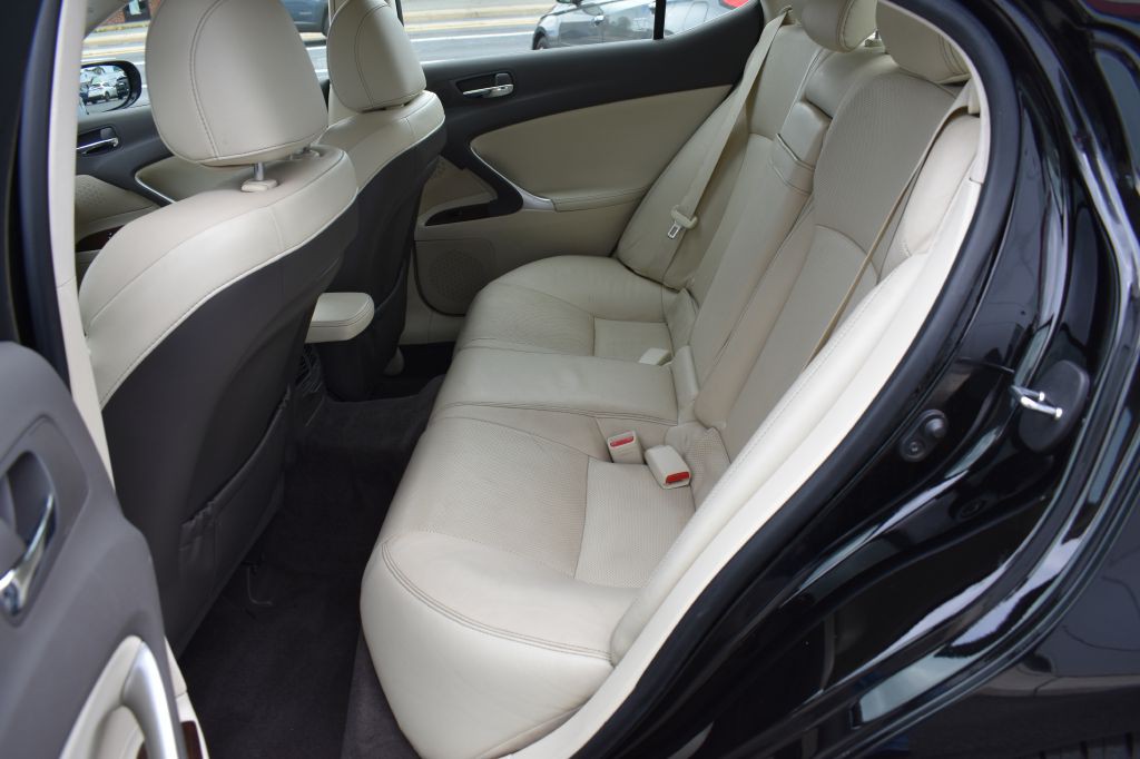 2013 Lexus IS 250 Image 16