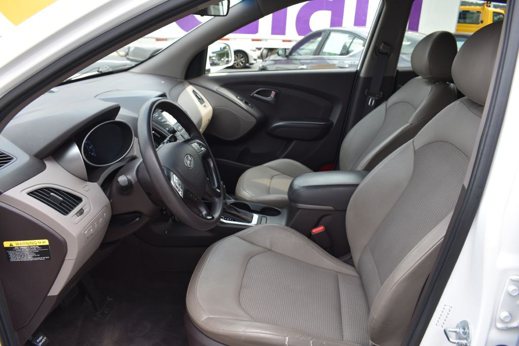 2015 Hyundai Tucson Image 16