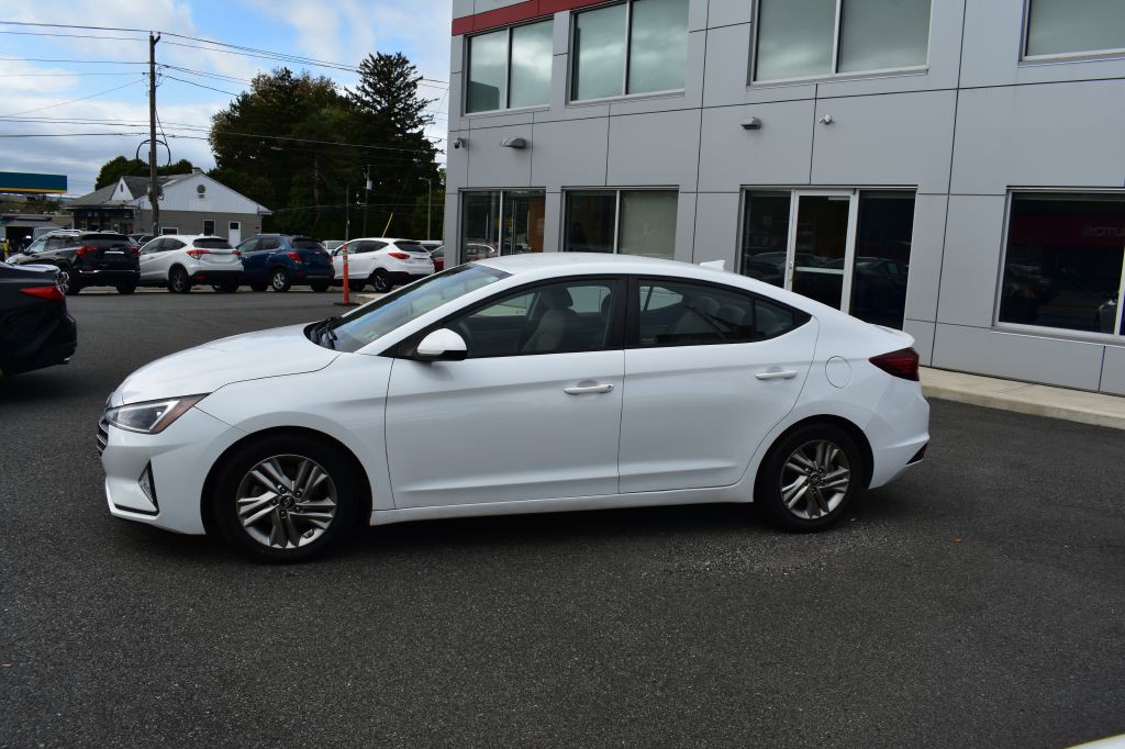 2019 Hyundai Elantra Image 3