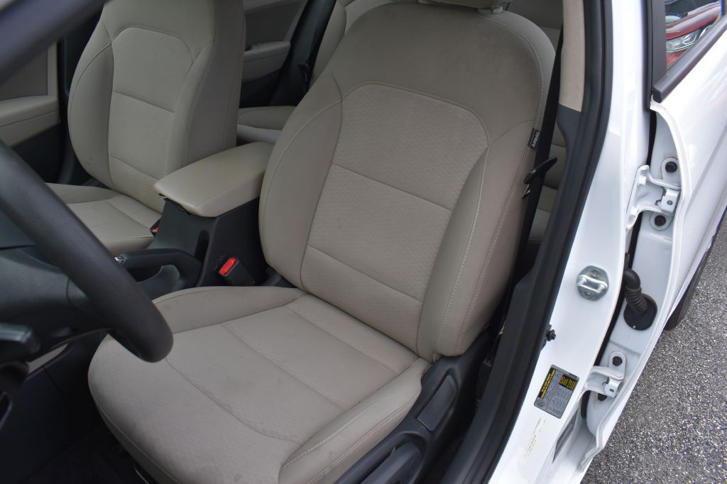 2019 Hyundai Elantra Image 14