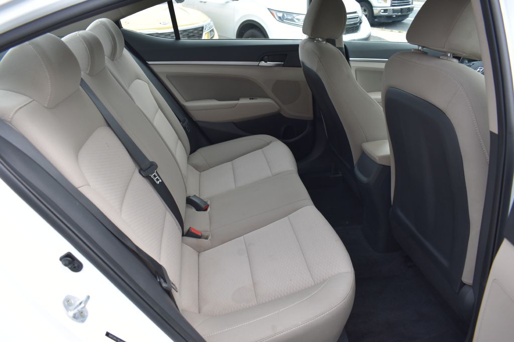 2019 Hyundai Elantra Image 17