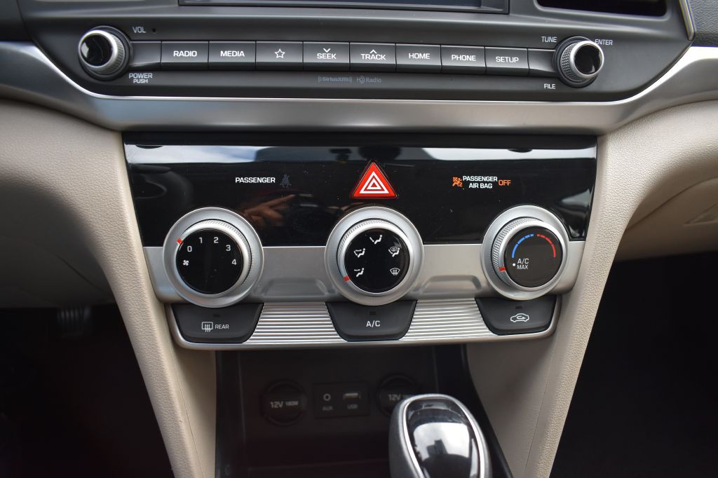 2019 Hyundai Elantra Image 24