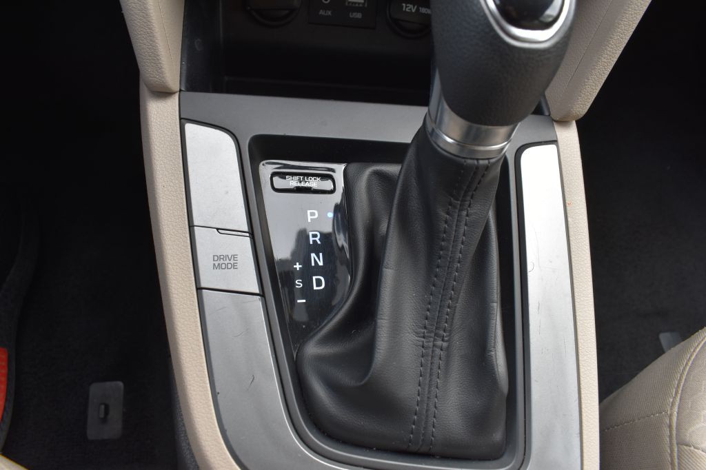 2019 Hyundai Elantra Image 25