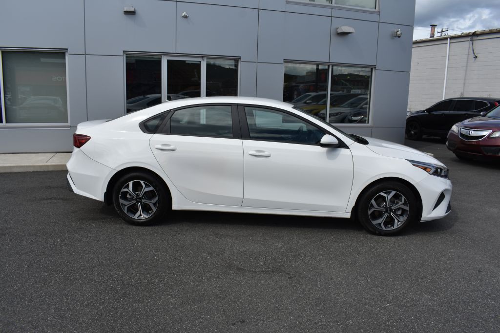 2023 Kia Forte Image 3