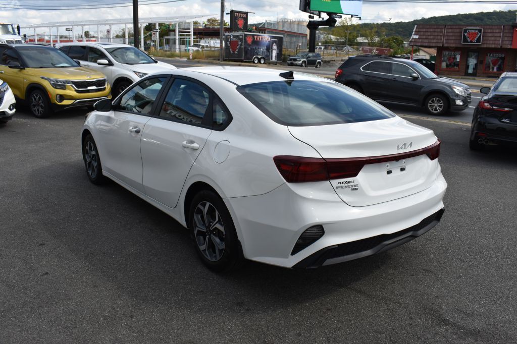 2023 Kia Forte Image 8