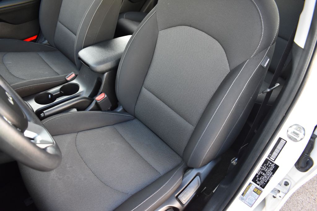 2023 Kia Forte Image 16