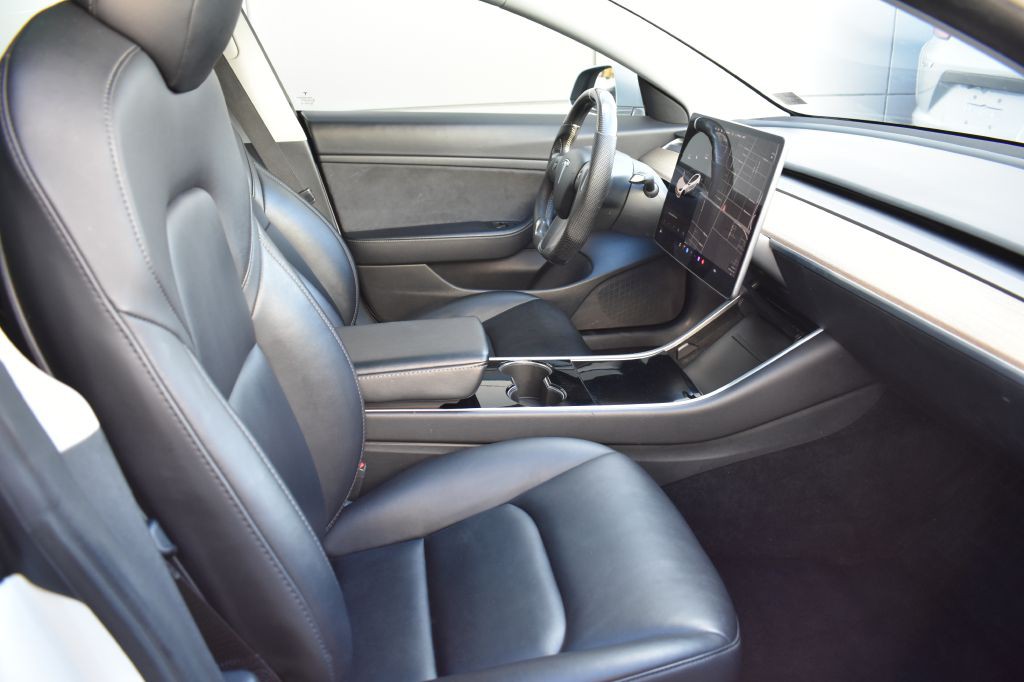 2020 Tesla Model 3 Image 12