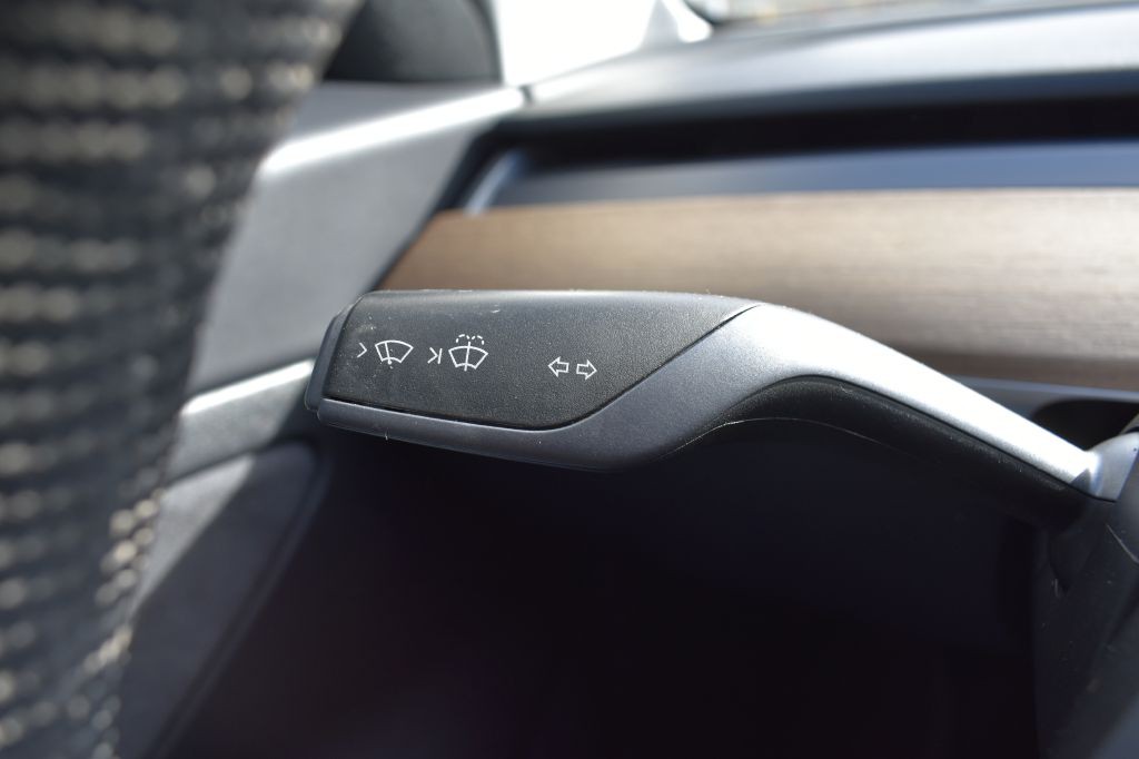 2020 Tesla Model 3 Image 16