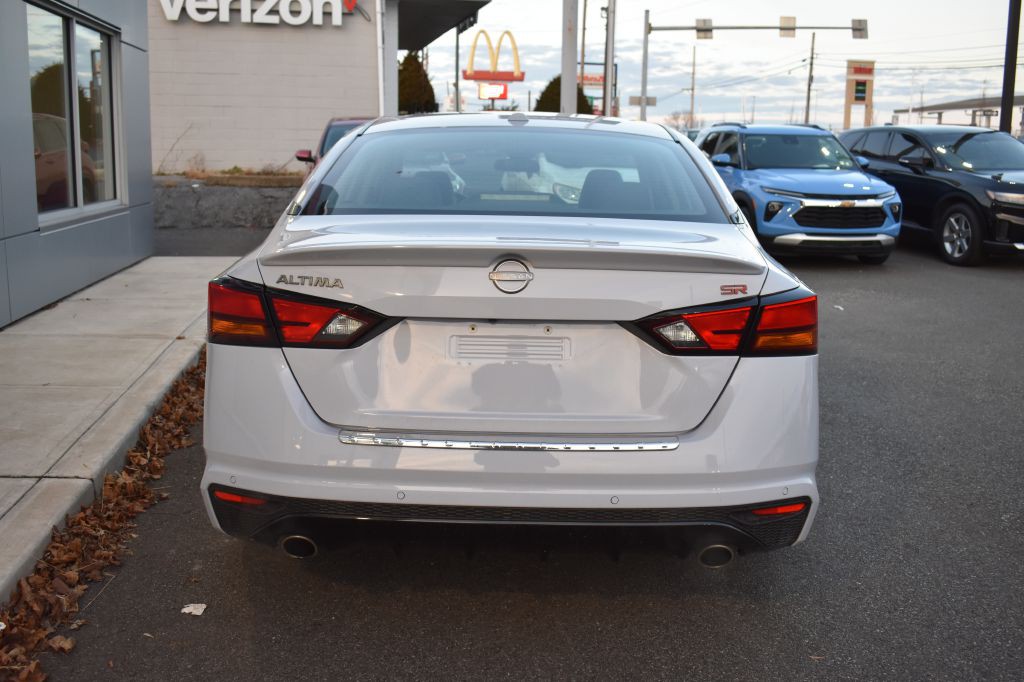 2023 Nissan Altima Image 9