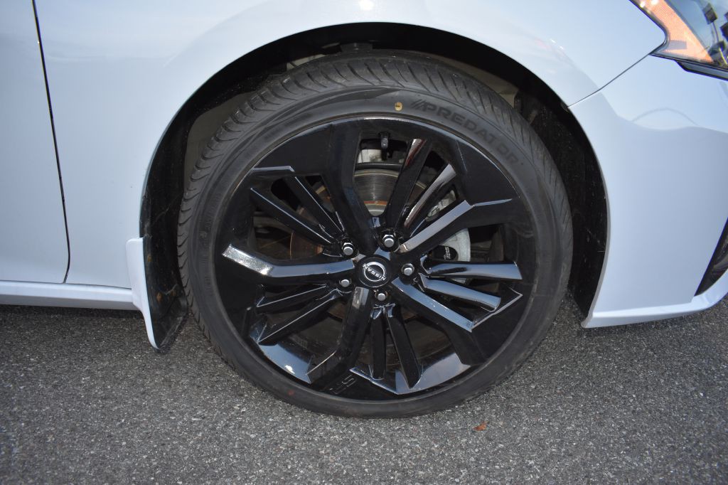 2023 Nissan Altima Image 10