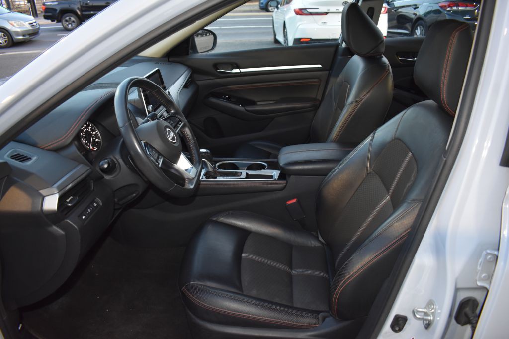 2023 Nissan Altima Image 16