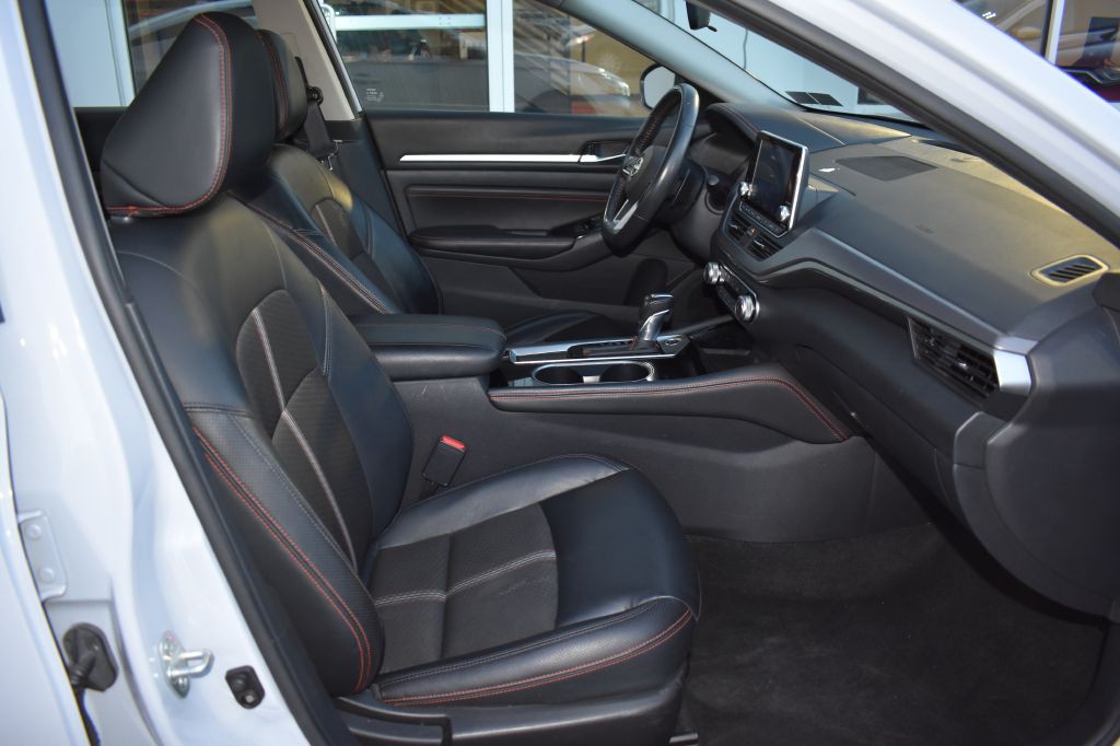 2023 Nissan Altima Image 17