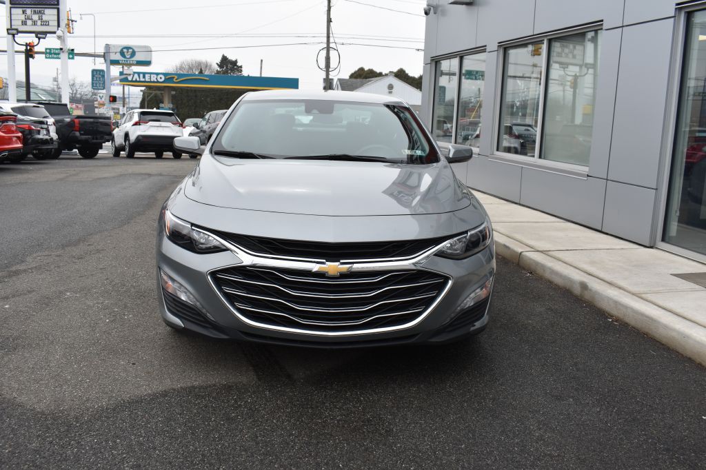 2023 Chevrolet Malibu Image 2