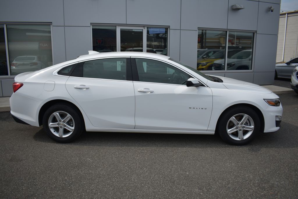 2024 Chevrolet Malibu Image 3