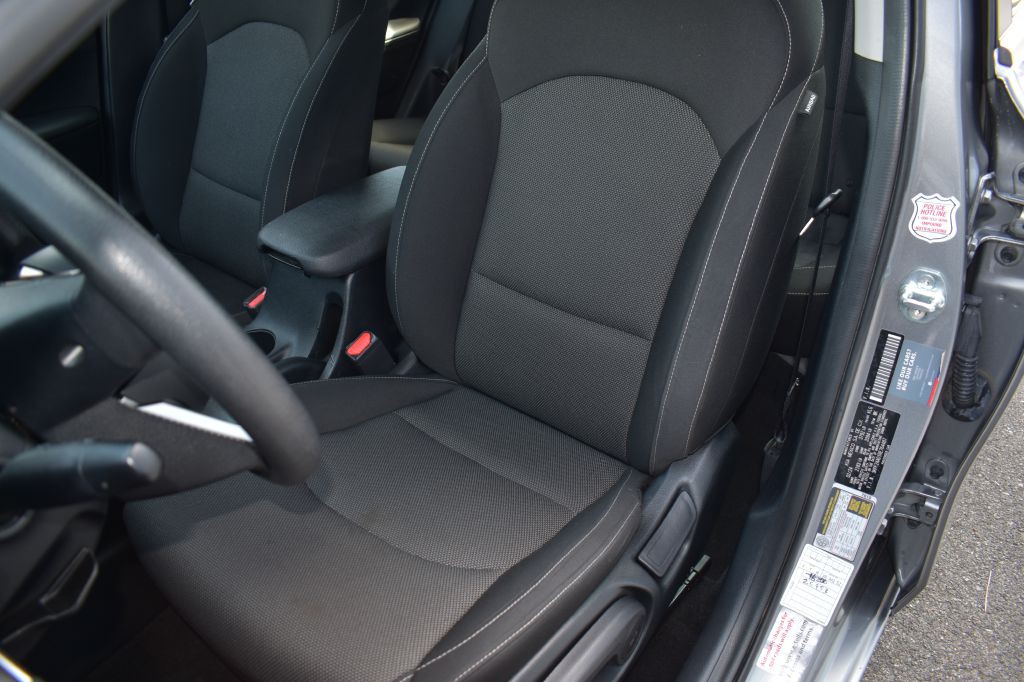 2024 Kia Forte Image 17