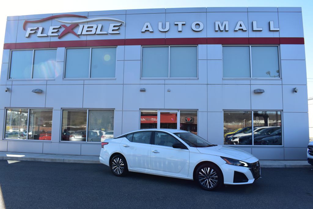 2025 Nissan Altima Image 1