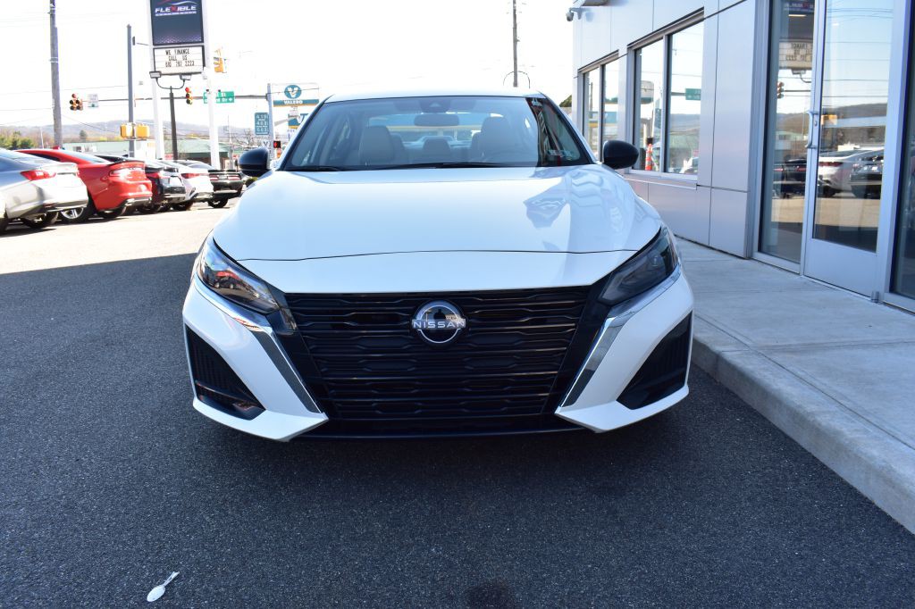 2025 Nissan Altima Image 2