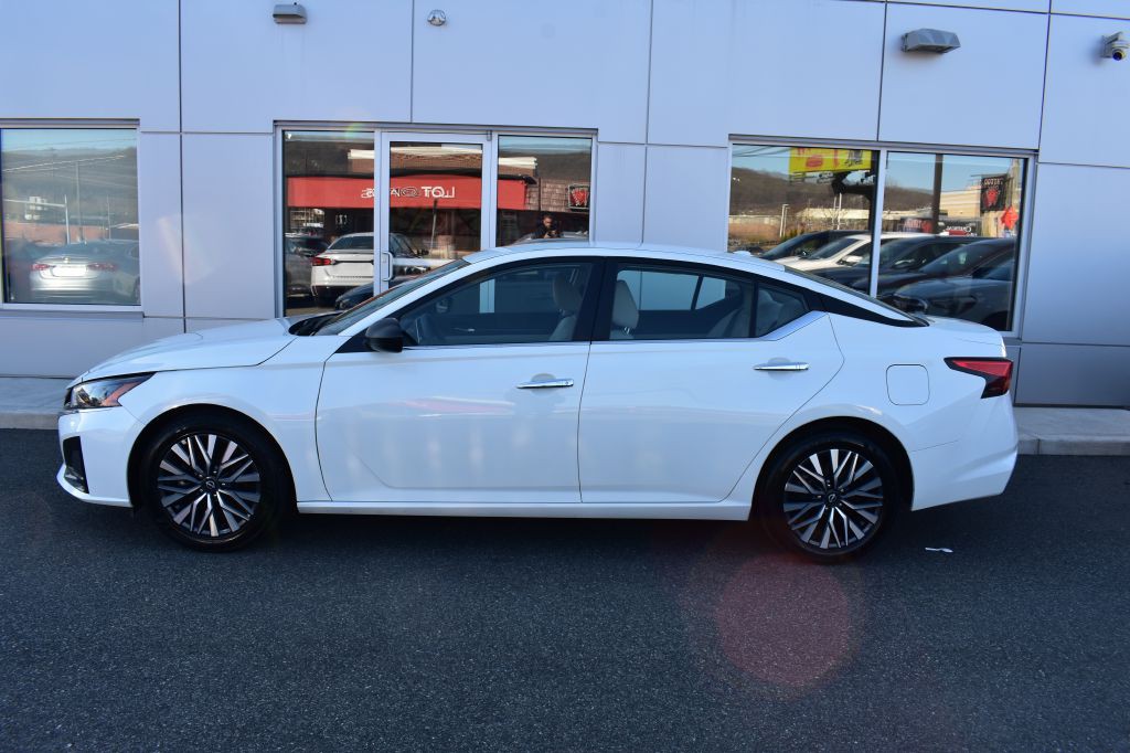 2025 Nissan Altima Image 3