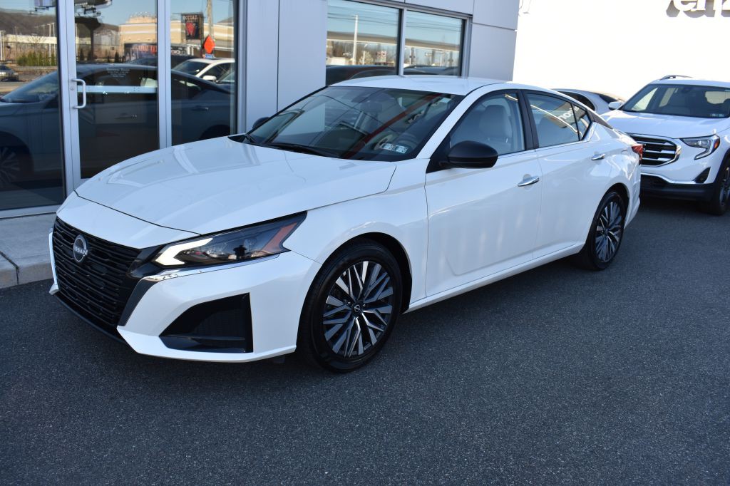 2025 Nissan Altima Image 4