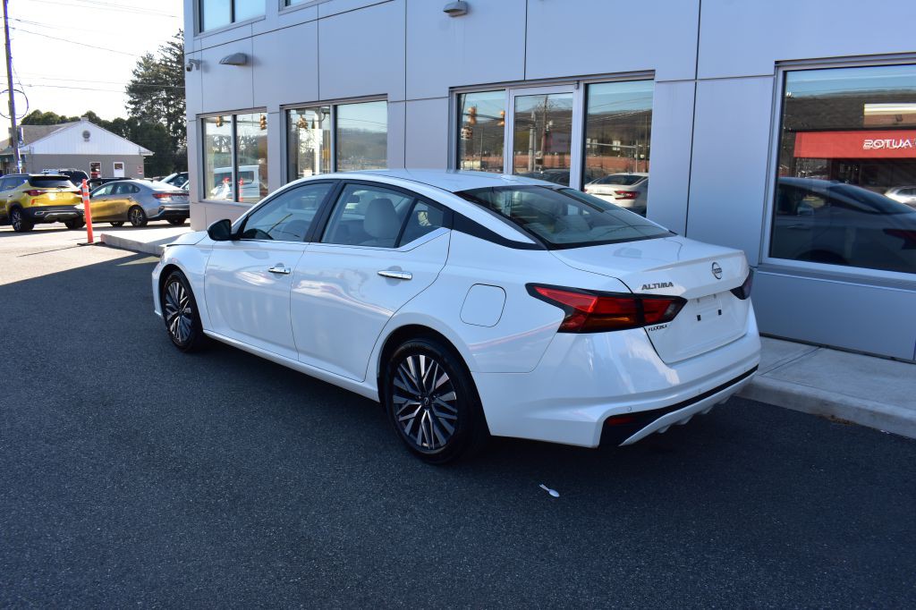 2025 Nissan Altima Image 5