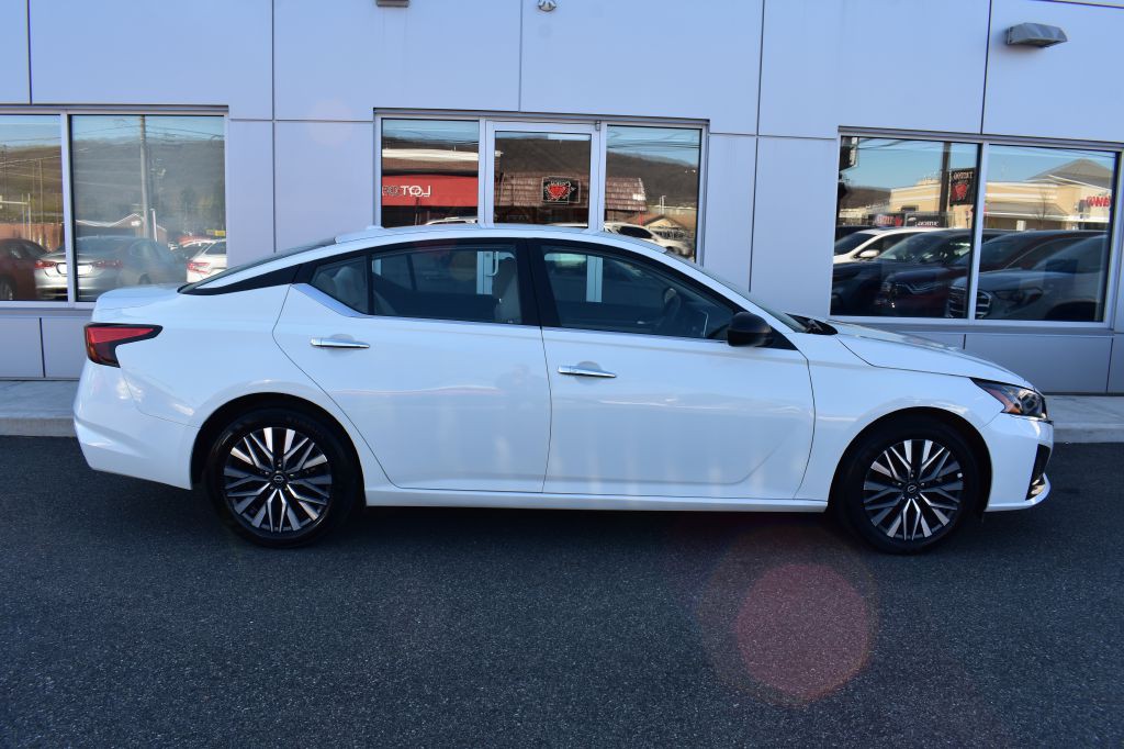 2025 Nissan Altima Image 6