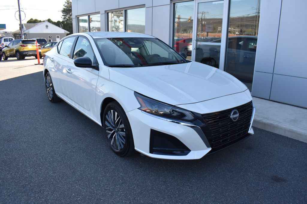 2025 Nissan Altima Image 7