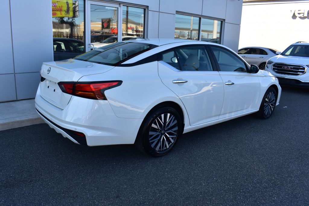 2025 Nissan Altima Image 8