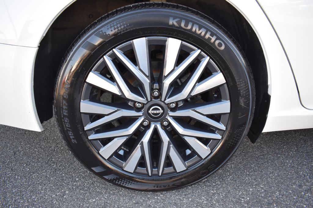 2025 Nissan Altima Image 10