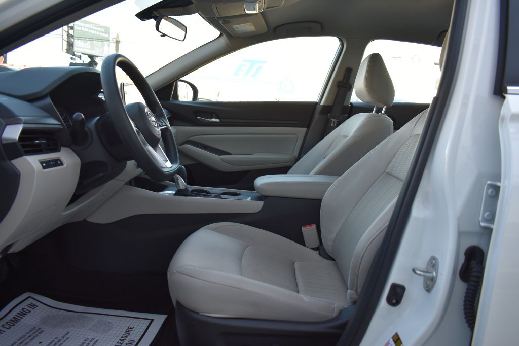 2025 Nissan Altima Image 14