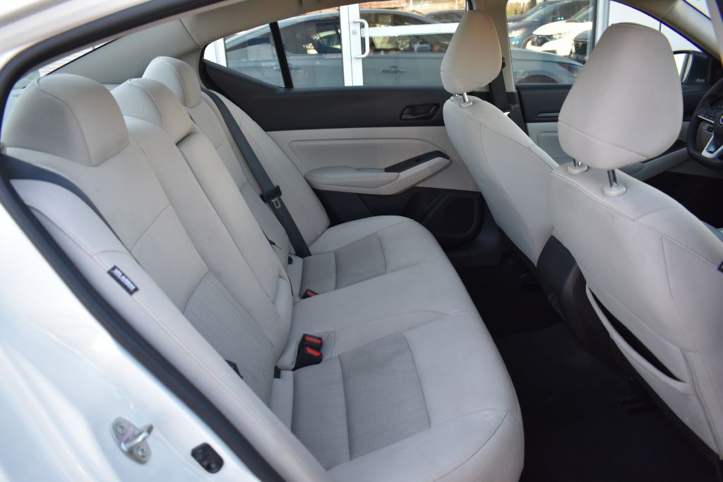 2025 Nissan Altima Image 17