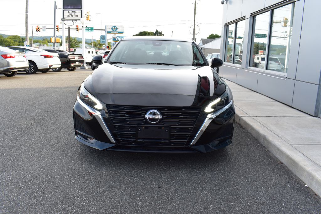 2023 Nissan Altima Image 2