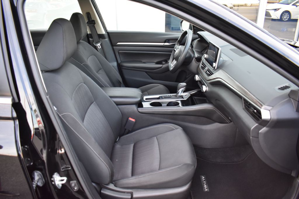 2023 Nissan Altima Image 16