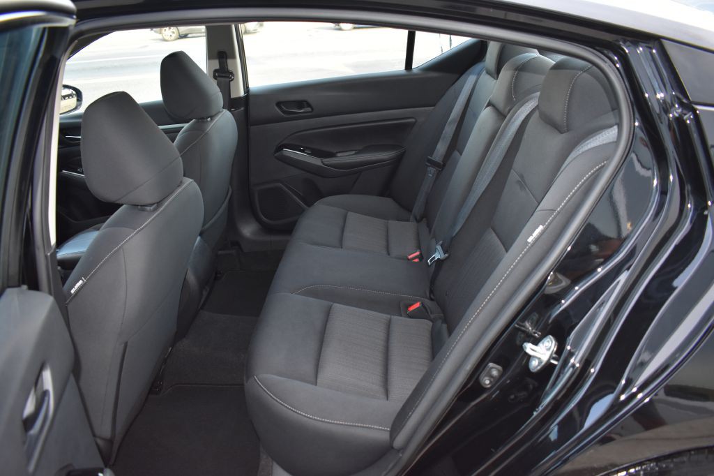 2023 Nissan Altima Image 17
