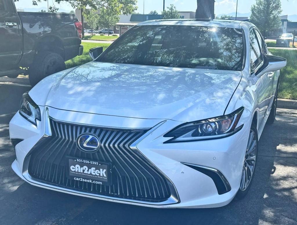 2021 Lexus ES 300 Image 2