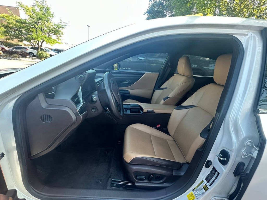 2021 Lexus ES 300 Image 12