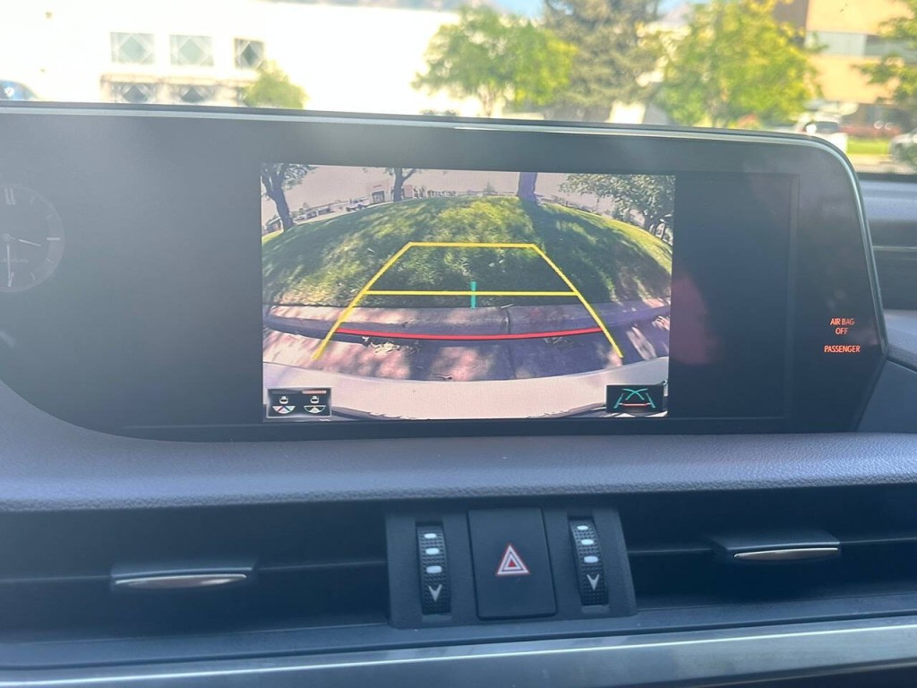 2021 Lexus ES 300 Image 15