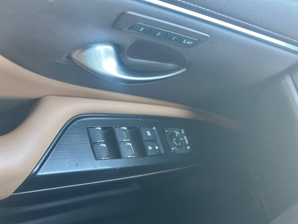 2021 Lexus ES 300 Image 19