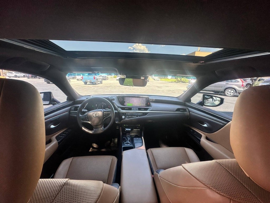 2021 Lexus ES 300 Image 21