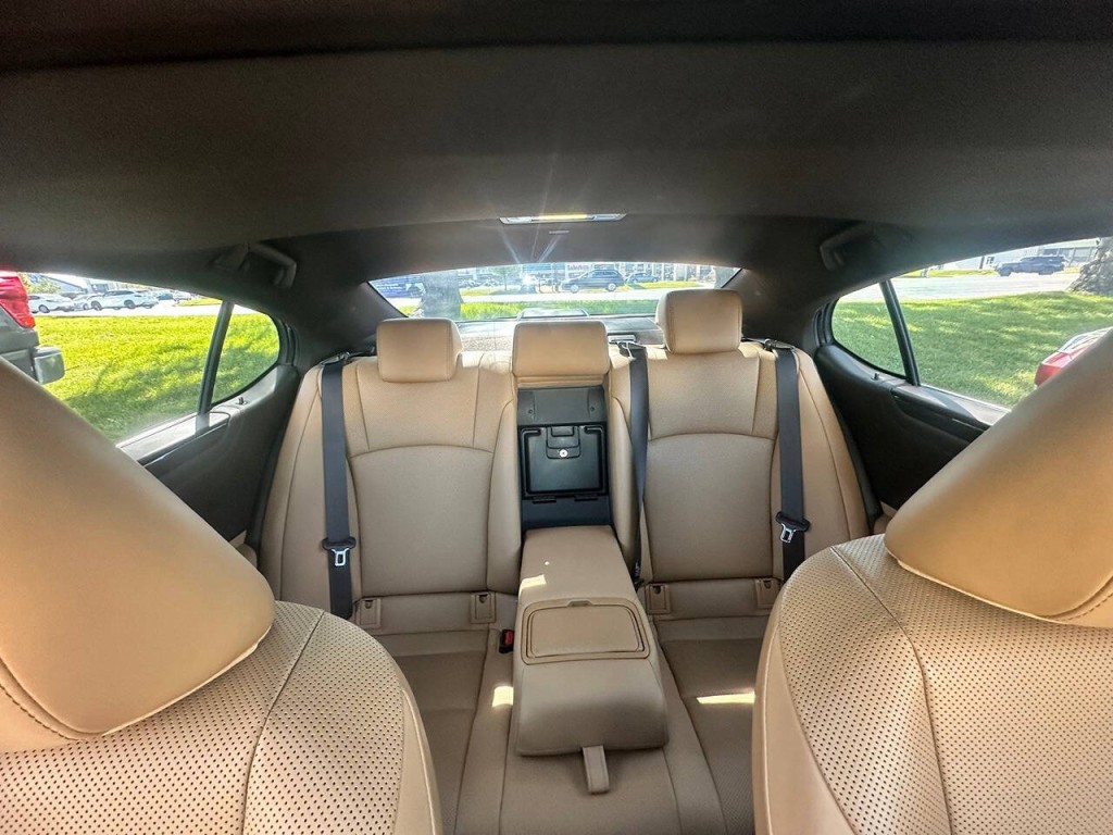 2021 Lexus ES 300 Image 25