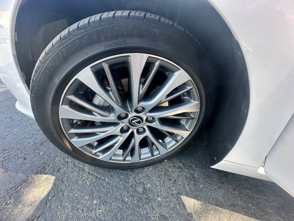 2021 Lexus ES 300 Image 28